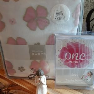 Stephan Baby Pansies Fleece Baby Blanket & monthly stickers